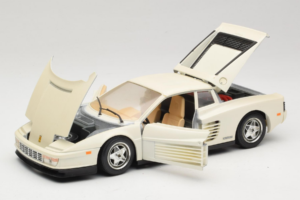 Ferrari Testarossa Бял Bburago 1:18 3019-W1 Метал — снимка 2 от 8