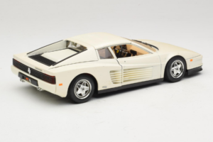 Ferrari Testarossa Бял Bburago 1:18 3019-W1 Метал — снимка 3 от 8