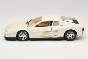 Ferrari Testarossa Бял Bburago 1:18 3019-W1 Метал — снимка 4 от 8