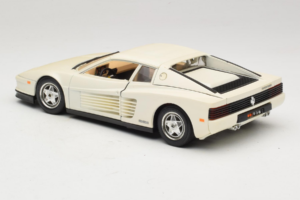Ferrari Testarossa Бял Bburago 1:18 3019-W1 Метал — снимка 7 от 8
