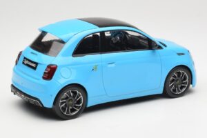 Abarth 500e Синьо IXO 1:18 MCG18499 Метал — снимка 2 от 6