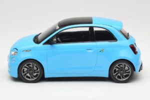 Abarth 500e Синьо IXO 1:18 MCG18499 Метал — снимка 3 от 6