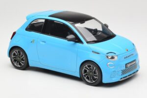 Abarth 500e Синьо IXO 1:18 MCG18499 Метал — снимка 4 от 6