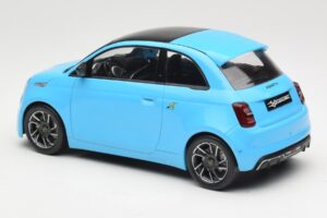 Abarth 500e Синьо IXO 1:18 MCG18499 Метал — снимка 5 от 6