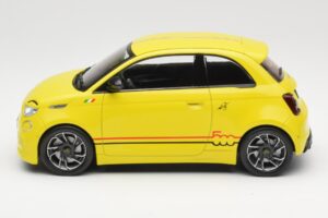 Abarth 500e Жълт IXO 1:18 MCG18498 Метал — снимка 3 от 6