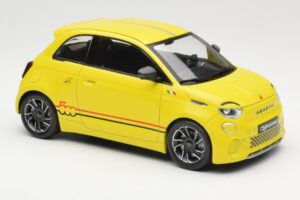Abarth 500e Жълт IXO 1:18 MCG18498 Метал — снимка 4 от 6