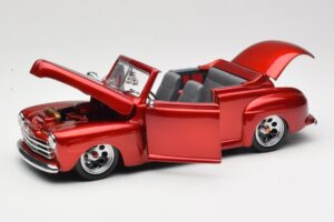 Ford Cabriolet Red Metallic Road Signature 1:18 30028 Метал — снимка 2 от 8