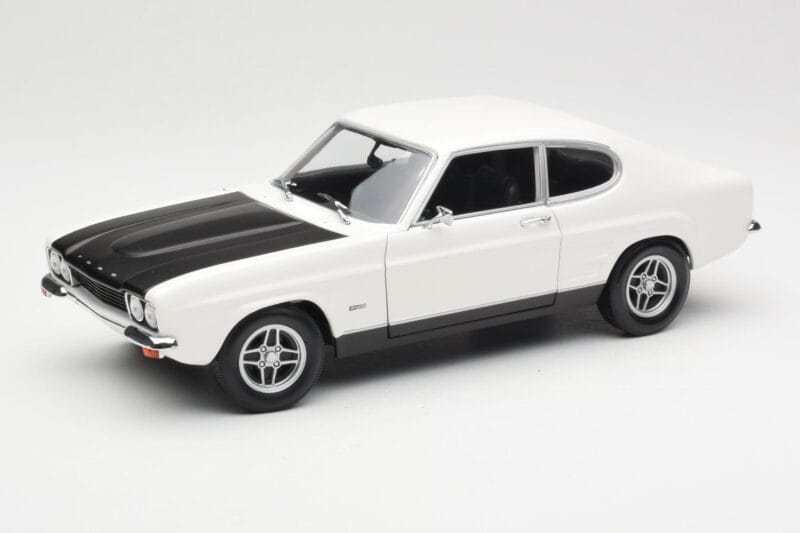 Ford Capri Mk1 RS 2600 Бял Черен Minichamps 1:18 150089078 Метал