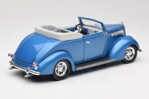 Ford Кабриолет Син Road Signature 1:18 92238 Метал — снимка 3 от 8