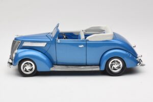 Ford Кабриолет Син Road Signature 1:18 92238 Метал — снимка 4 от 8