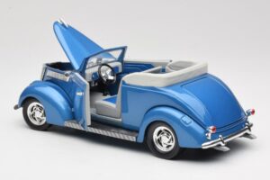 Ford Кабриолет Син Road Signature 1:18 92238 Метал — снимка 5 от 8