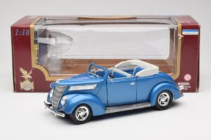 Ford Кабриолет Син Road Signature 1:18 92238 Метал — снимка 8 от 8