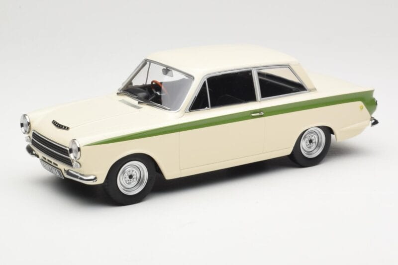 Ford Cortina Lotus White & Green Stripe MCG 1:18 MCG18434 Метал