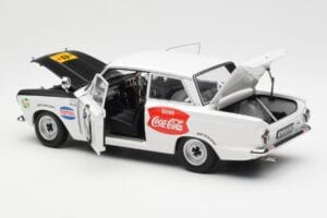 Ford Cortina Mk1 #3 P. Hughes / B. Young African Safari Rally 1964 AUTOart 1:18 86428 Метал — снимка 5 от 8