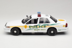 Ford Crown Victoria Police Interceptor CSI Miami GreenLight 1:18 13514 Метал — снимка 3 от 6