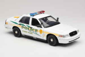 Ford Crown Victoria Police Interceptor CSI Miami GreenLight 1:18 13514 Метал — снимка 4 от 6