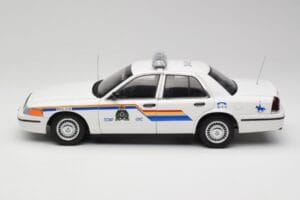 Ford Crown Victoria RCMP Police Car AUTOart 1:18 72706 Метал — снимка 4 от 8