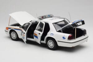 Ford Crown Victoria RCMP Police Car AUTOart 1:18 72706 Метал — снимка 5 от 8