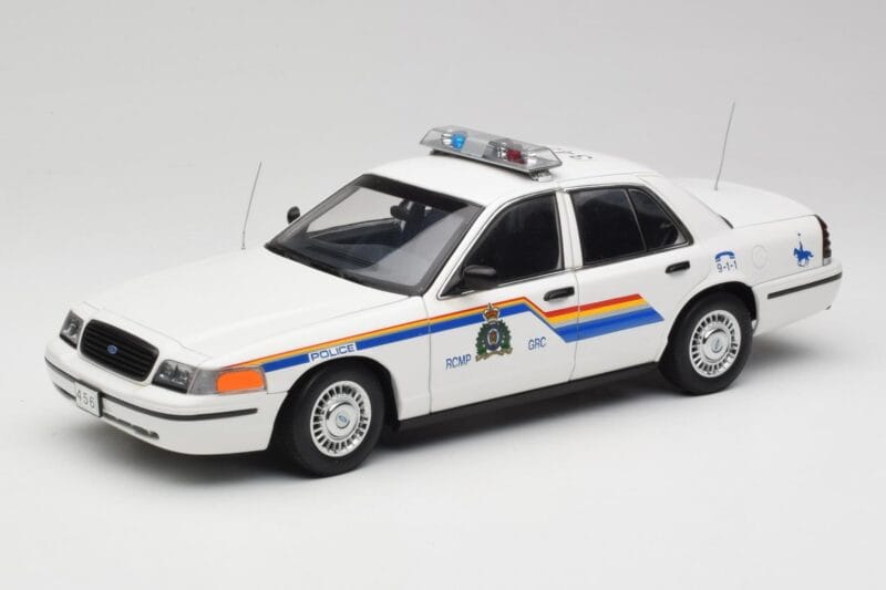 Ford Crown Victoria RCMP Police Car AUTOart 1:18 72706 Метал