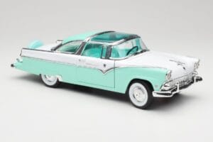 Ford Crown Victoria Seafoam Зелен & Бял Road Legends 1:18 92138 Метал — снимка 5 от 7