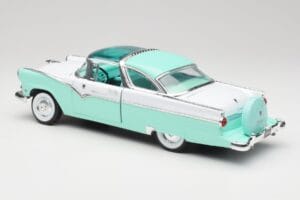Ford Crown Victoria Seafoam Зелен & Бял Road Legends 1:18 92138 Метал — снимка 6 от 7