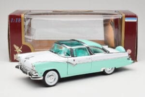 Ford Crown Victoria Seafoam Зелен & Бял Road Legends 1:18 92138 Метал — снимка 7 от 7