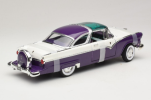 Ford Crown Victoria Бял Лилав Road Signature 1:18 92138-P1 Метал — снимка 2 от 6