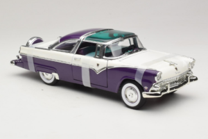 Ford Crown Victoria Бял Лилав Road Signature 1:18 92138-P1 Метал — снимка 4 от 6