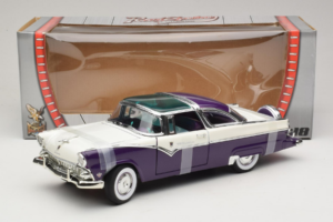 Ford Crown Victoria Бял Лилав Road Signature 1:18 92138-P1 Метал — снимка 6 от 6