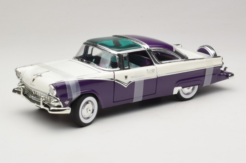 Ford Crown Victoria Бял Лилав Road Signature 1:18 92138-P1 Метал