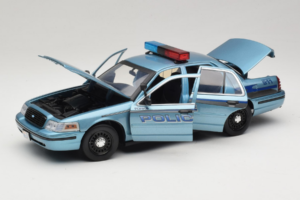 Ford Crown Victoria Police Cruiser Twilight Blue Greenlight 1:18 1643 Метал — снимка 2 от 8