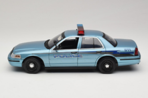 Ford Crown Victoria Police Cruiser Twilight Blue Greenlight 1:18 1643 Метал — снимка 4 от 8