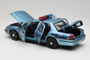 Ford Crown Victoria Police Cruiser Twilight Blue Greenlight 1:18 1643 Метал — снимка 5 от 8