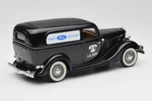 Ford Delivery Truck Ford Parts Черен Solido 1:18 8417 Метал — снимка 2 от 8