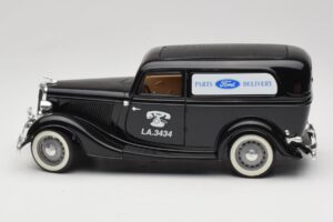 Ford Delivery Truck Ford Parts Черен Solido 1:18 8417 Метал — снимка 4 от 8