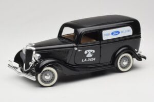 Ford Delivery Truck Ford Parts Черен Solido 1:18 8417 Метал