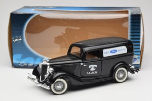 Ford Delivery Truck Ford Parts Черен Solido 1:18 8417 Метал — снимка 8 от 8