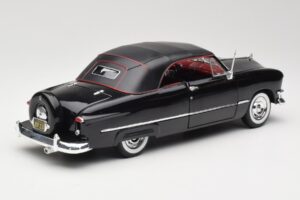 Ford Deluxe Кабриолет Черен Maisto 1:18 31681 Метал — снимка 3 от 8