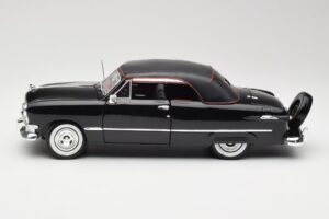 Ford Deluxe Кабриолет Черен Maisto 1:18 31681 Метал — снимка 4 от 8