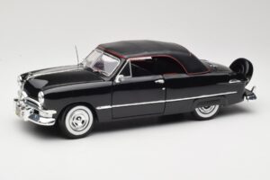 Ford Deluxe Кабриолет Черен Maisto 1:18 31681 Метал