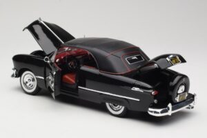 Ford Deluxe Кабриолет Черен Maisto 1:18 31681 Метал — снимка 5 от 8