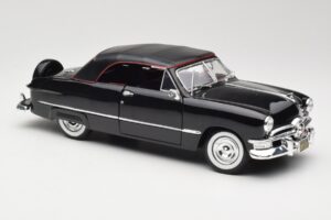 Ford Deluxe Кабриолет Черен Maisto 1:18 31681 Метал — снимка 6 от 8