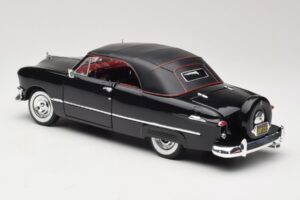 Ford Deluxe Кабриолет Черен Maisto 1:18 31681 Метал — снимка 7 от 8