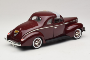 Ford Deluxe Coupe Тъмночервен ERTL 1:18 7936 Метал — снимка 3 от 7