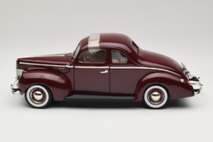 Ford Deluxe Coupe Тъмночервен ERTL 1:18 7936 Метал — снимка 4 от 7