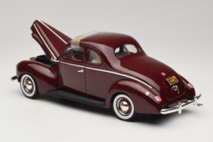 Ford Deluxe Coupe Тъмночервен ERTL 1:18 7936 Метал — снимка 5 от 7