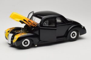 Ford Deluxe Hot Rod Черен Universal Hobbies 1:18 6002 Метал — снимка 2 от 8