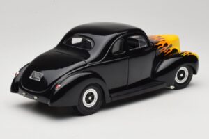 Ford Deluxe Hot Rod Черен Universal Hobbies 1:18 6002 Метал — снимка 3 от 8