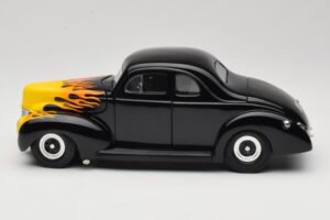 Ford Deluxe Hot Rod Черен Universal Hobbies 1:18 6002 Метал — снимка 4 от 8
