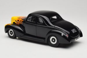 Ford Deluxe Hot Rod Черен Universal Hobbies 1:18 6002 Метал — снимка 7 от 8
